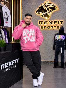 Sweat à capuche rose personnalisé pour homme, coupe oversize, en molleton épais, style streetwear, avec détails graphiques et bordures vieillies, décontracté - Product Image 1