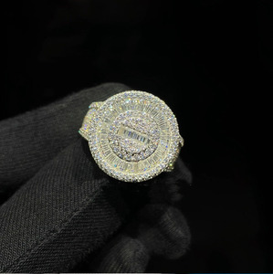 Anillo de compromiso de plata de ley 925 con moissanita baguette de moda para hombre, chapado en rodio, estilo hip hop, regalos de aniversario, anillos Bustdown - Product Image 1