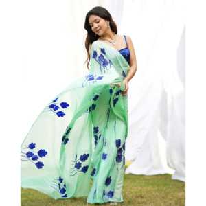 Sari indien Bollywood vert en mousseline de soie peint à la main, coupe droite, avec imprimé floral et style de drapage artisanal - Product Image 4