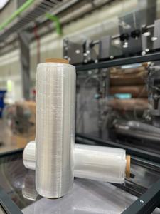 Film de palette pré-étiré durable pour une manutention sûre du fret, un emballage lisse et une sécurité de chargement améliorée dans les entrepôts - Product Image 2