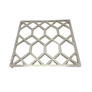Sous-plat carré moderne en acier inoxydable de qualité fiable, antidérapant, décoratif et résistant à la chaleur - Product Image 1
