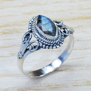 Bague personnalisée en argent sterling 925 avec labradorite naturelle facettée en marquise, fabrication OEM ODM, marque privée, vente en gros - Product Image 2