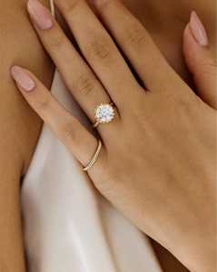 Bague de fiançailles en diamant de laboratoire rond, or massif 14K 18K, sertie à griffes, moderne, de luxe, solitaire, minimaliste, avec bande torsadée pour anniversaire - Product Image 5