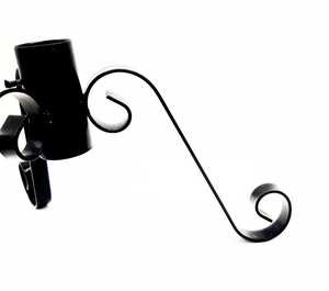 Soporte para árbol de Navidad de metal negro hecho a mano de los años 70 – Diseño curvo vintage único de 3 patas con tornillos de fijación, ideal - Product Image 2