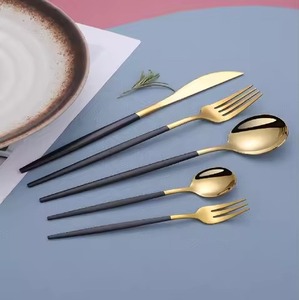 Collection élégante de couverts en acier inoxydable pour la présentation des aliments et l'excellence de l'hôtellerie - Product Image 1