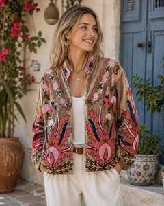 Veste en velours Suzani au toucher artistique unique, brodée, pour femme, motif floral, courte, faite à la main, style bohème, magnifique blazer d'hiver - Product Image 1