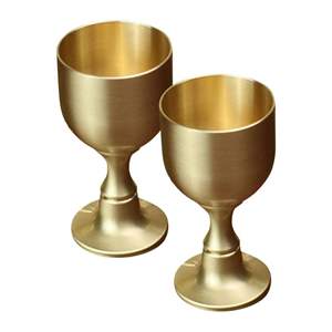 Copa de Comunión Elegante y Moderna de Latón Dorado, Hecha a Mano, Ecológica, de 1000 ml, Cáliz para Misa, Ceremonias Espirituales, Personalizable, para Comedor - Product Image 1