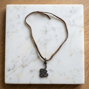 Collier flexible en fer noir style punk, accessoires de mode très tendance, pendentif pour hommes et femmes - Product Image 1