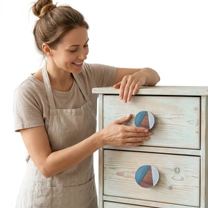 Bouton de meuble rond moderne en bois, vert sarcelle et blanc, écologique, durable, facile à installer pour tiroirs et meubles de maison ou de bureau - Product Image 4