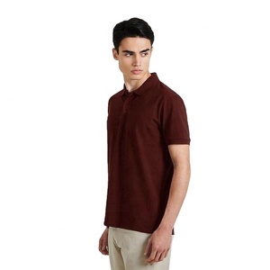 เสื้อโปโลแขนสั้นผู้ชายสำหรับฤดูร้อน ราคาขายส่งแบบกำหนดเอง ผลิตจากเส้นใยสังเคราะห์ใหม่ ลายเรียบ - Product Image 5