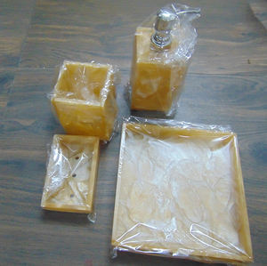 Ensemble de 4 accessoires de bain classiques en résine, nouveau design - Product Image 3