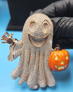 จี้รูปยิ้มผีพร้อมจี้ฟักทองประดับเพชรโมอิสซาไนต์ VVS แบบ Iced Out สไตล์ฮิปฮอป เงินแท้ 925 ชุบทอง ผ่านการทดสอบคุณภาพเทียบเท่าเพชร - Product Image 1