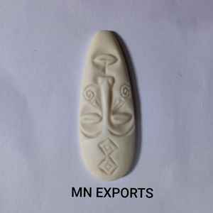 Colliers pendentifs artisanaux en os par MN EXPORTS - Product Image 4