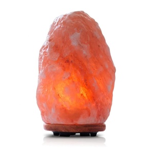 Lámpara de Sal del Himalaya, Hecha a Mano, con Técnica de Tallado, Material Orgánico, Forma Geométrica, Feng Shui, de Sian Enterprises - Product Image 1