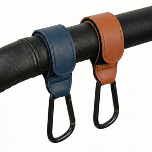 Crochet de poussette en cuir double face avec logo personnalisé et mousqueton en aluminium, vente directe usine pour suspension polyvalente - Product Image 1