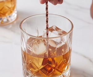 Cuillères à bar en cuivre élégantes, agitateurs à cocktail à manche torsadé, outils de bar modernes réutilisables pour mélanger les cocktails - Product Image 4