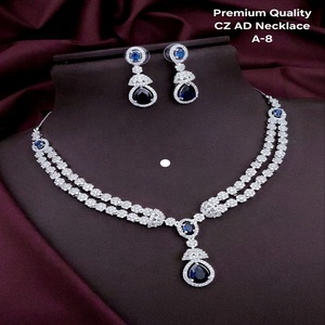 Colliers d'accessoires de bijoux de mode à la demande avec boucle d'oreille pour les femmes pour les fêtes et les festivals d'Inde - Product Image 2