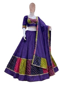 Chaniya Choli Tradicional India Morada con Dupatta, Falda Larga Acampanada, Ajuste Delgado, Estampado en Relieve, para Bodas, para Mujer - Product Image 3