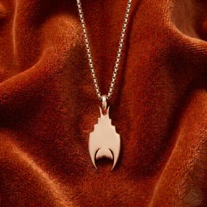 Pendentif Aile de Chauve-Souris Or Rose Moissanite Sertie de Pierres Bijoux de Rappeur pour Hommes Femmes Bijoux de Mode Streetwear Cadeau - Product Image 4