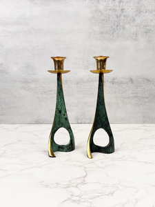 Juego de 2 Portavelas Cónicos Hechos a Mano con Acabado Dorado y Pátina Verde Hierro Vintage, Modernos y Abstractos, para Decoración Navideña del Hogar y Mesa - Product Image 4