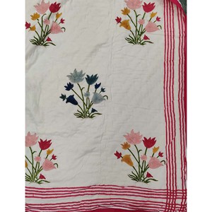 Couette double réversible en coton 100% imprimée à la main, style vintage, écologique, avec motif floral, pour la maison et l'hôtellerie - Product Image 1