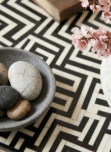 Modern <b>Black</b> and White Bone Inlay <b>Console</b> Table with Glass Top Decorative Design Mango Wood Living Room Furniture - Product Image 2