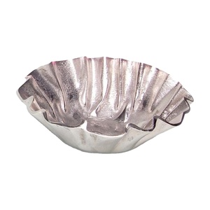 Bol et plat décoratifs en métal style floral, bol à fruits, dernière arrivée, bols de service faits à la main, fournitures pour restaurants et événements - Product Image 1