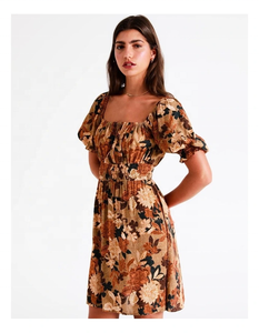 Robe à imprimé floral bohème chic et charmante, avec corsage froncé, manches courtes bouffantes, coupe trapèze mini - Product Image 5