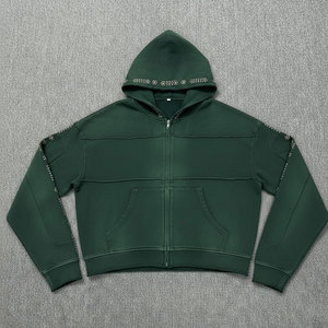 Sudadera con capucha de hombre a la moda con pedrería, efecto desgastado por el sol y detalles de cremallera. - Product Image 3