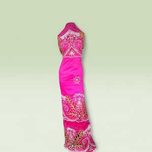Tela George de Lujo Rosa Intenso con Cuentas y Bordado Floral de Cristal Dorado y Plateado para Bodas y Fiestas Nigerianas - Product Image 1