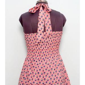 เดรสทรงเอพิมพ์ลายดอกไม้สไตล์โบฮีเมียนทันสมัยสวยงาม คอทรงโอ ความยาวระดับเข่า ผ้าฝ้าย พิมพ์ลายบล็อก สำหรับงานปาร์ตี้ฤดูร้อน ฤดูใบไม้ผลิ ฤดูร้อน - Product Image 6