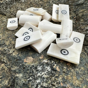 Dados de hueso natural hechos a mano para juegos/rituales/apuestas, para adivinación - Product Image 1