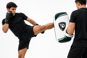 Cibles de frappe en cuir blanc et vert pour l'entraînement de Taekwondo – Conception durable - Product Image 4