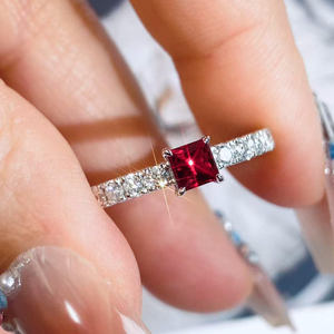 Bague en argent rhodié pour femme avec rubis taille princesse et accents de diamants pavés - Product Image 2