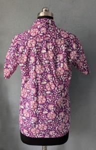 เสื้อเชิ้ตลำลองแขนสั้นลายดอกไม้สีม่วงสำหรับผู้ชาย คอปกพับได้ ผ้าฝ้ายระบายอากาศได้ดี เหมาะสำหรับใส่ในฤดูร้อน - Product Image 5