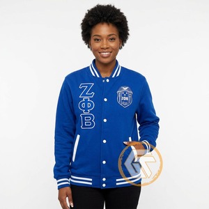 เสื้อแจ็คเก็ตวาร์ซิตี้ Zeta Phi Beta แบบสั่งทำพิเศษจาก GREEK TREASURES เสื้อผ้าสำหรับชมรมนักศึกษา คุณภาพสูง ระบายอากาศได้ดี บุด้วยผ้าซาตินไหม สำหรับผู้หญิง - Product Image 3
