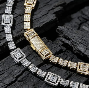 Collier chaîne à maillons géométriques en zircon micro-incrusté, avec pendentif carré et rond brillant, idéal pour les soirées - Product Image 3