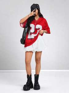 Camiseta Deportiva de Fútbol Americano para Mujer, Estilo Streetwear, Personalizada OEM, Roja, Oversize, de Malla, Transpirable, de Poliéster, Cuello en V, Ajuste Holgado - Product Image 3