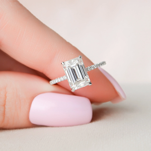 Bague de mariage en diamant taille émeraude, or blanc, sertissage à griffes, bande pavée, bijoux fins classiques pour femme - Product Image 5