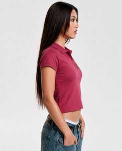 เสื้อโปโลแขนสั้นสีแดงเลือดหมูสำหรับผู้หญิงจาก One Ten Apparels ทรงครอปพอดีตัวพร้อมโลโก้ด้านหน้า - Product Image 3