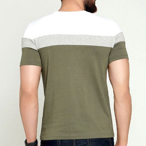 Short de style urbain haute performance en toile respirante, imprimé sérigraphié, coupe ajustée, en polyester/coton de haute qualité, fabriqué au Pakistan - Product Image 3