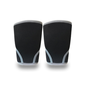 Genouillère élastique noire avec bordure bleue pour hommes, design uni, respirante, soutien et compression - Product Image 6