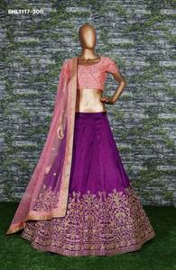 Ensemble Lehenga-Choli semi-cousu en soie de mûrier de haute qualité avec broderie Zari-Dori-Sequin, coupe trapèze, vente en gros - Product Image 3