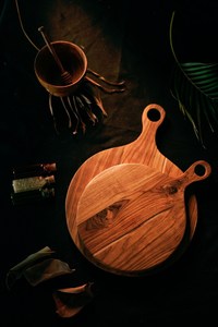 Planche à découper ronde en bois avec poignée, plateau de service en bois pour la cuisine et la salle à manger - Product Image 5