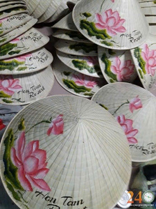BEST SELLING Sustainable Carved <b>Dried</b> Gourd Decorative Hat Handmade Vietnamese Artwork for Photo Prop - Product Image 5