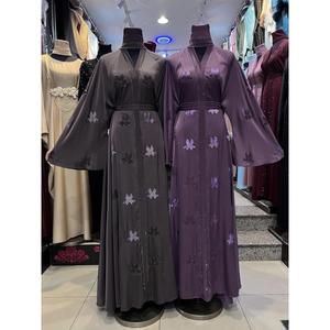 Abaya de mariage traditionnelle musulmane de Dubaï, de haute qualité, modeste, perlée et pailletée, à manches longues, faite à la main, pour femme, en polyester respirant, col en V - Product Image 3