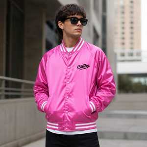 Chaqueta Bomber Rosa de Satén Personalizada para Hombre con Logotipo Bordado en la Parte Delantera, Estilo Casual Urbano, Corte Regular, Ropa de Invierno - Product Image 1