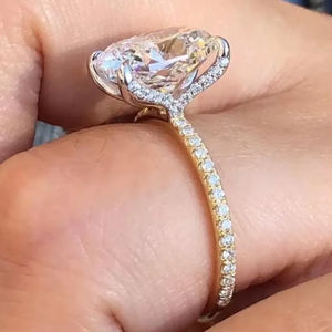 Anillo de Compromiso Ovalado Brillante de Oro Blanco Sólido de 14K, Joyería Fina, Anillo Solitario con Halo Oculto y Banda Pavé, Joyería Nupcial - Product Image 6