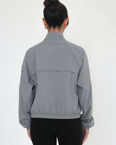 เสื้อแจ็คเก็ตยูทิลิตี้สีเทาแบบมีซิป คอตั้ง แขนยาว ระบายอากาศได้ดี ผลิตจากโพลีเอสเตอร์ทอ เหมาะสำหรับใส่ในฤดูใบไม้ร่วง - Product Image 5