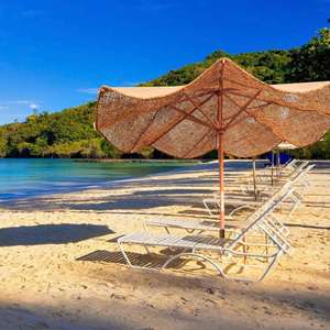 Parasols de plage ronds en fibre de coco, durables, pour l'ombrage extérieur. - Product Image 3
